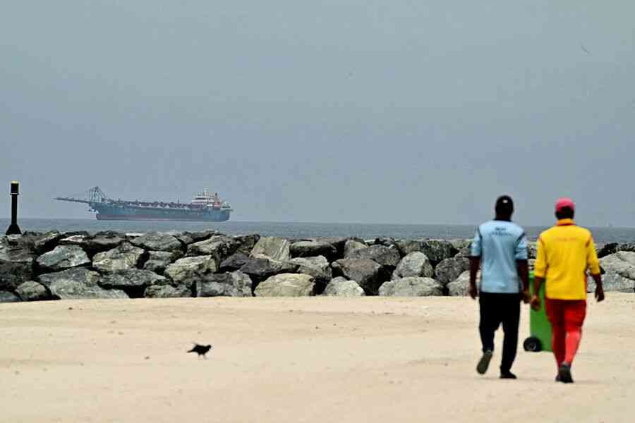 多少船通過霍爾木茲海峽？又有多少艘遇襲？