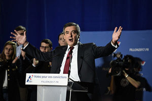 法國右翼共和黨推舉菲永角逐下屆總統