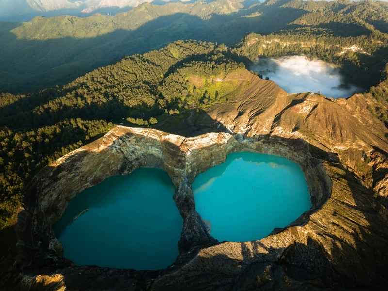 【圖輯】印尼變幻莫測的三色火山口湖