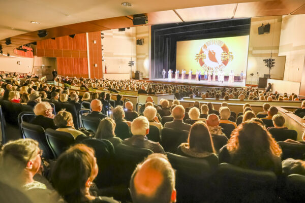 「為世界打開眼界」神韻威尼斯一票難求