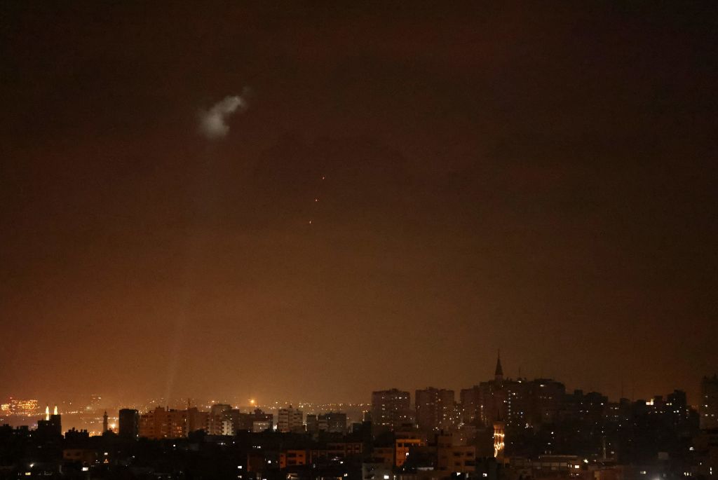 2021年7月3日晚，以色列國防軍（IDF）對哈馬斯設施發動了空襲。（MOHAMMED ABED/AFP）