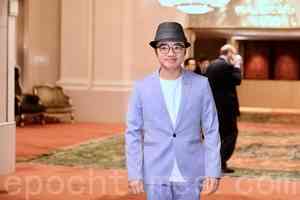 被指愧對鍾嘉欣失獎而離開TVB 王祖藍回應