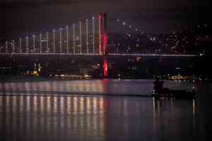 俄影子艦隊油輪在土耳其海岸附近爆炸起火