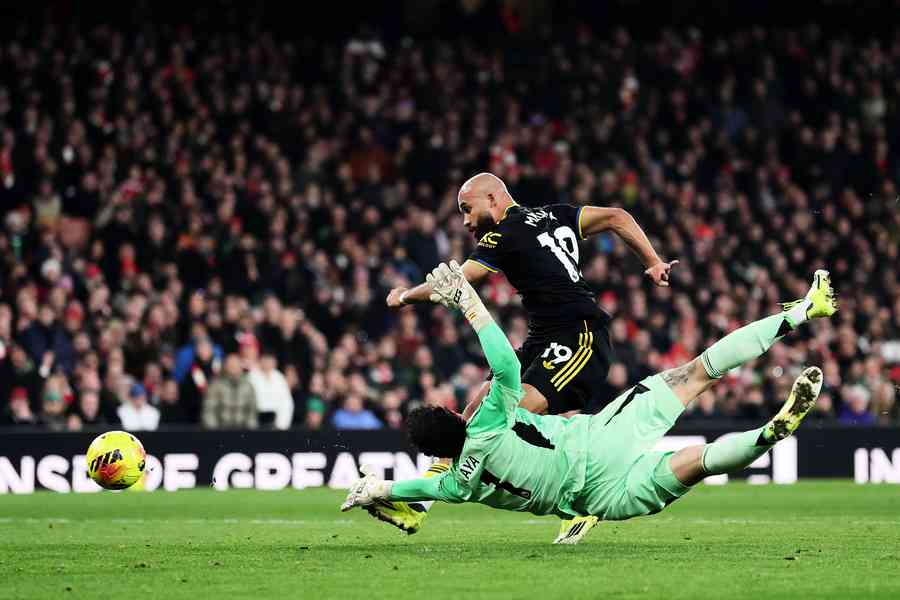 英超：阿仙奴主場不敵曼聯 領跑優勢剩四分