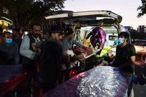 恐襲爆炸後第二天 喀布爾機場恢復撤離行動
