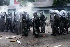 【7.27反送中組圖3】元朗警方多次向示威者施放催淚彈