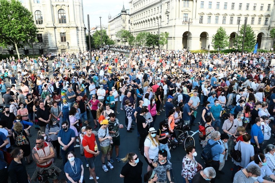 反對建復旦分校 數千匈牙利人上街抗議