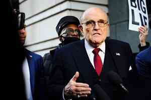 前紐約市長朱利亞尼遭遇車禍 多處骨折入院