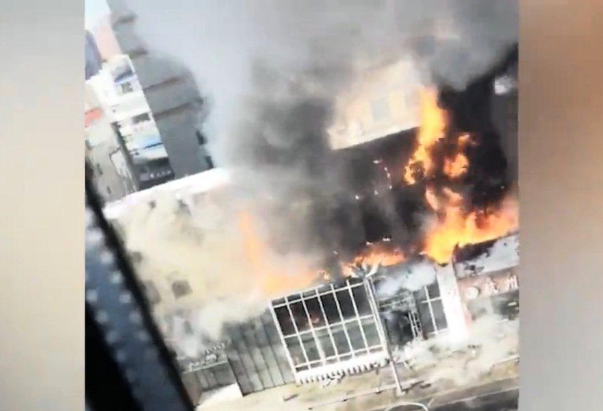 吉林延吉一百貨大樓附近發生火災 現場火勢兇猛