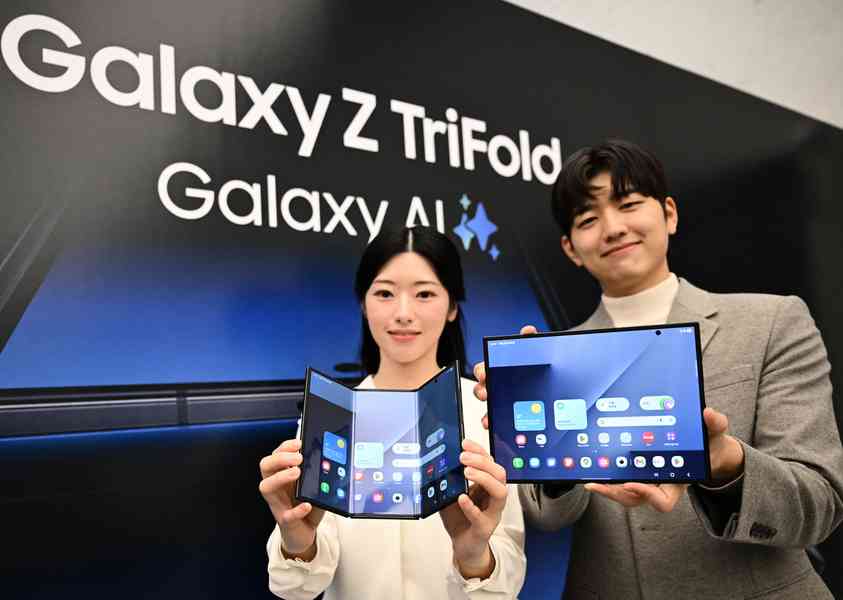 【每日品牌】三星推出首款三折智能手機 搶佔高端市場