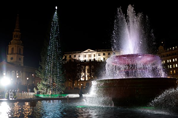 2021年12月2日，英國倫敦，特拉法加廣場（Trafalgar Square）舉行聖誕樹點燈儀式。（Tolga Akmen/AFP via Getty Images）