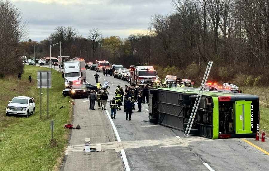 大型華人旅遊巴士紐約上州翻車 28人受傷 1人危急