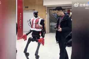 為何中共春晚機械人被嘲僅是「表演秀」