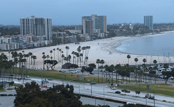 圖為加州長灘（Long Beach）沿岸的建築群。（Frederic J. Brown/AFP via Getty Images）