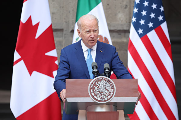 2023年1月10日，在墨西哥墨西哥城舉行的「2023年北美領導人峰會」上，美國總統拜登在向媒體發表講話。（Hector Vivas/Getty Images）