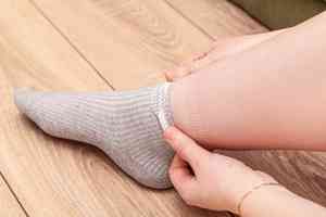 腿上的襪子勒痕會透露你的健康狀況