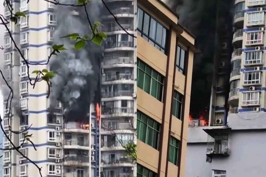 重慶一居民樓突發火災 火勢兇猛 畫面曝光