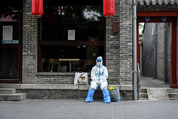 在清零政策下，大陸小型餐飲店紛紛關門大吉，僅2022年上半年，已有37.3萬家餐飲企業註銷吊銷。圖為2022年5月31日北京一家關閉的餐廳。（Jade Gao / AFP）