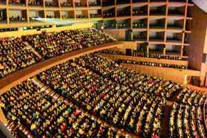 神韻法國蒙城再爆滿 精英感受「善」的訊息