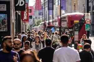 英國淨移民降至17萬 尋求庇護者達8.8萬
