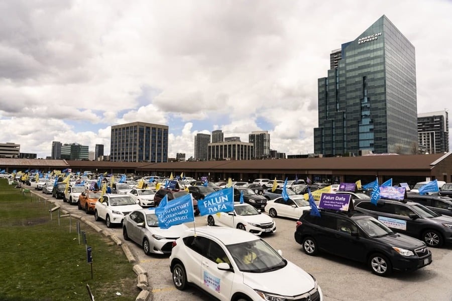 慶祝世界法輪大法日 多倫多舉行汽車大遊行