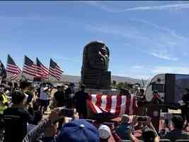 致敬「中國良心」 高智晟大型塑像美西揭幕