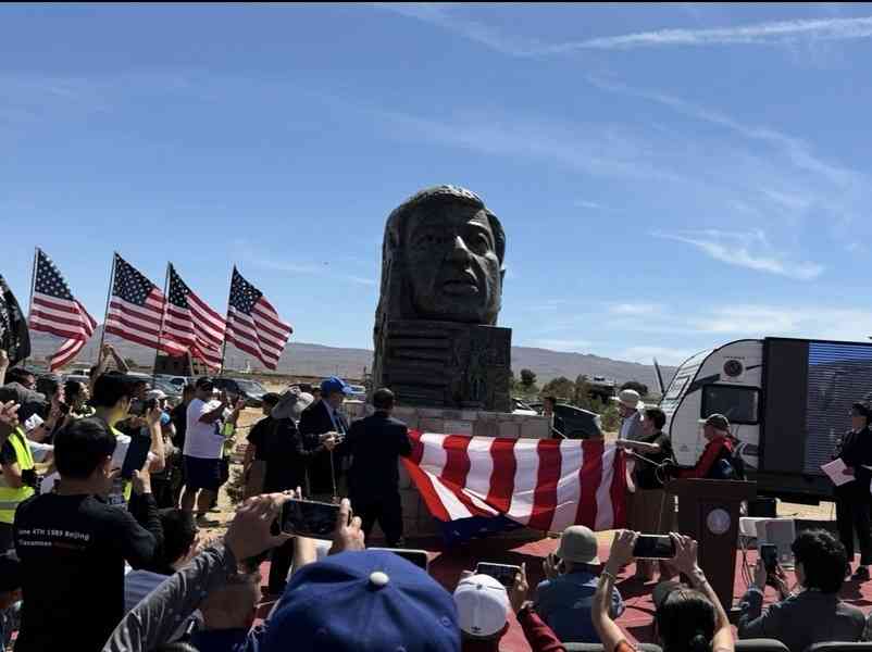 致敬「中國良心」 高智晟大型塑像美西揭幕