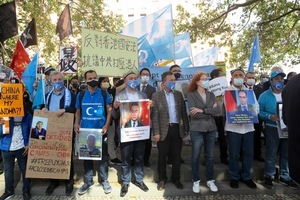 王毅訪德 德國議員和異議團體外交部前抗議