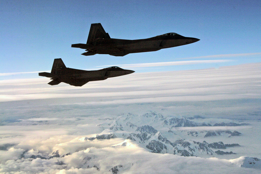美F-22隱形機在阿拉斯加攔截俄反潛巡邏機