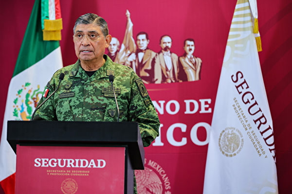 2023年1月5日，墨西哥防長桑多瓦爾在新聞發布會上發言，說明錫那羅亞毒品集團領導人奧維迪奧被捕的細節。 （Manuel Velasquez/Getty Images）