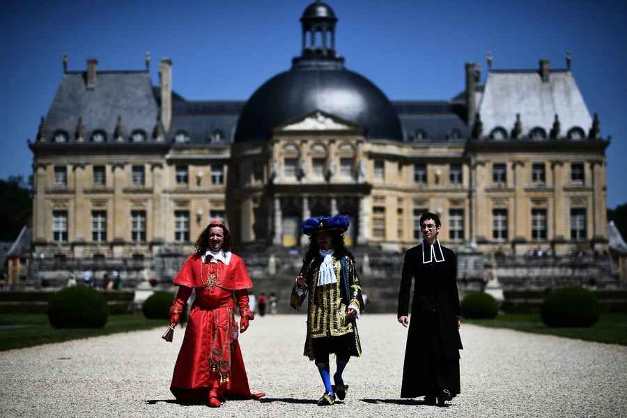 【圖輯】法國民眾身穿17世紀服裝 參加古堡派對