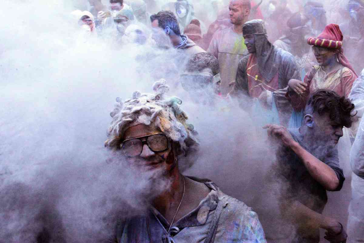 希臘海濱小鎮「麵粉大戰」  專題報導