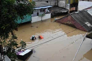 組圖：印尼多地暴雨成災 居民緊急撤離