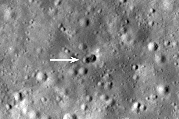 NASA公布新照片 廢棄火箭撞擊月球形成大坑