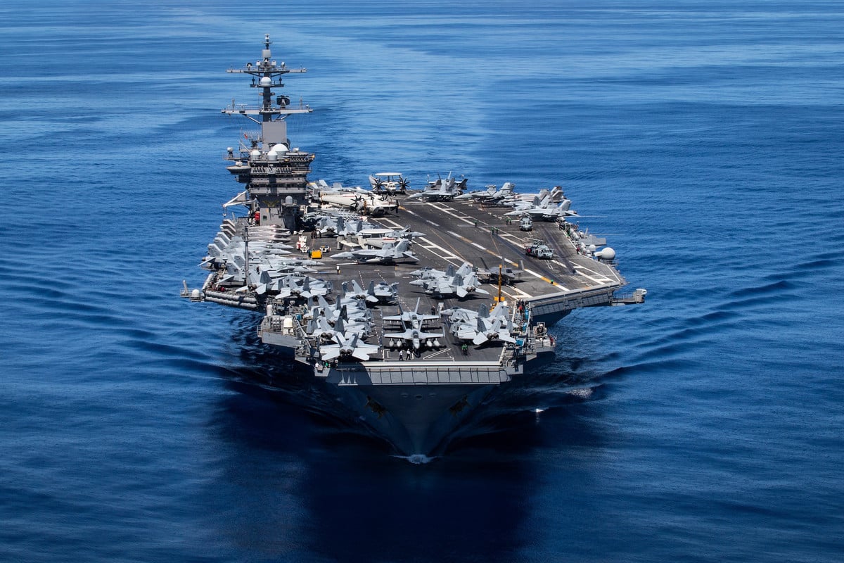 2021年6月13日，卡爾文森號航母（CVN 70）進入太平洋，部份F-35C戰機擺在甲板左側。（美國海軍）