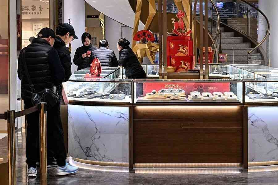 大陸「老鋪黃金」漲價幾月後打折 老客直呼虧慘
