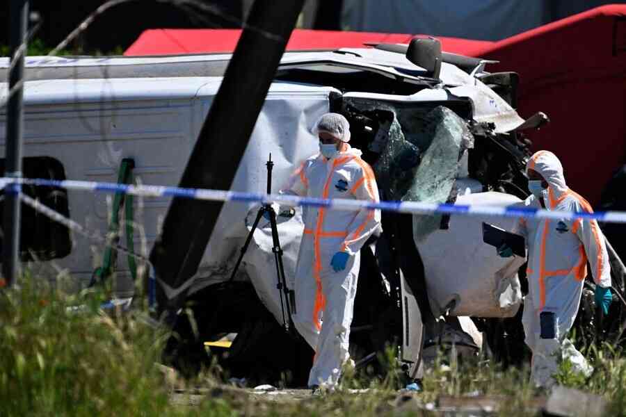 比利時校車撞上高速行駛火車 造成4死5傷