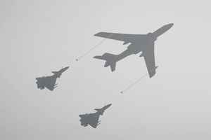 周曉輝：中共閱兵炫耀尖端武器恐嚇世界