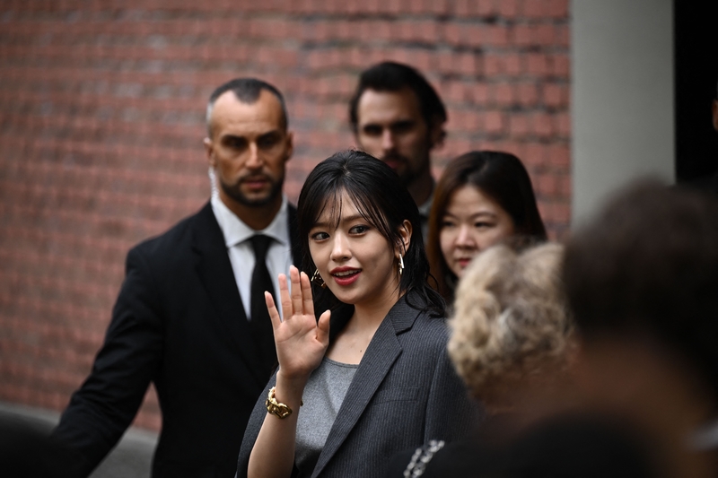 IVE安兪真連續四年擔任《歌謠大戰》主持人