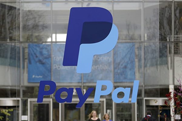 PayPal宣布推出穩定幣PayPal USD,與美元1:1掛鈎。圖為PayPal的標誌。(Olivier Douliery/AFP via Getty Images)