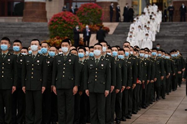 2021年10月9日，在北京舉行的辛亥革命110周年紀念活動後，軍事代表們集合亮相。（Noel Celis/AFP via Getty Images）
