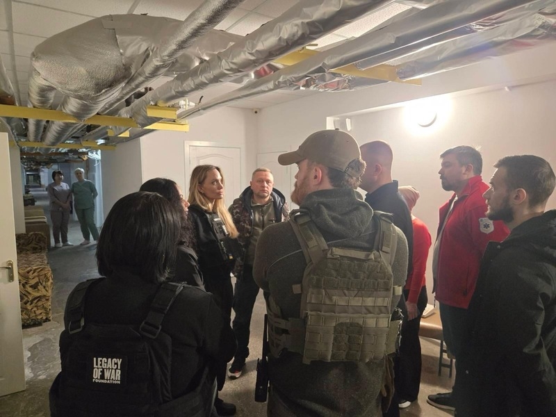 安祖蓮娜祖莉訪烏親歷無人機威脅 籲各國援助當地民眾