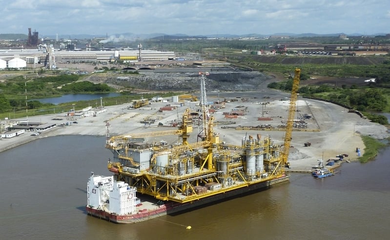  圖為2011年7月28日，委內瑞拉國有石油公司PDVSA在委內瑞拉的奧裏諾科河（Orinoco）首建的石油平台。（RAMON SAHMKOW/AFP/Getty Images）