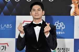 邕聖祐盼回報粉絲 於粉絲紀念日贈禮與唱歌