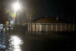 三級颶風伊達利亞登陸美國 佛羅里達數萬居民斷電