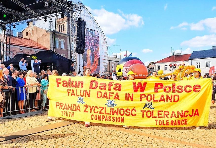 組圖：波蘭豐收節大遊行 法輪功受歡迎