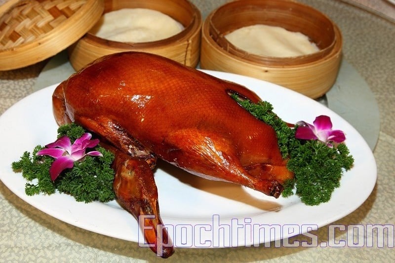 「全聚德」曾是中華餐飲文化的標誌,但近些年來卻深陷經營危機。圖為招牌北京烤鴨。(潘在殊/大紀元)