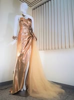 全球首件 台科技公司開發24K納米金縷婚紗