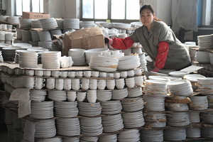 環保風暴不斷 山東臨沂陶瓷企業賠錢生產