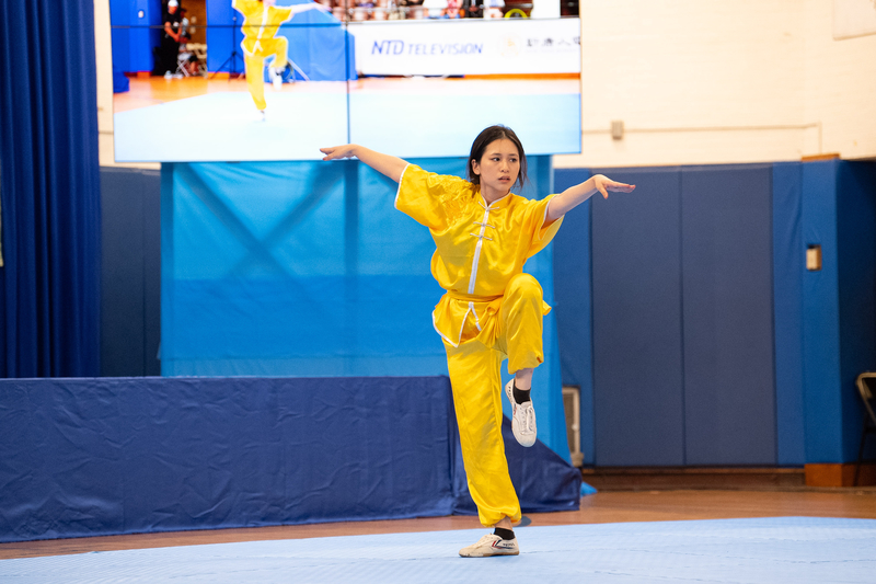 8月27日，來自美國的女子拳術組選手珍妮弗·貝（Jennifer Bui）在第七屆「新唐人全世界中華傳統武術大賽」複賽中表演蛇形拳。（戴兵/大紀元）